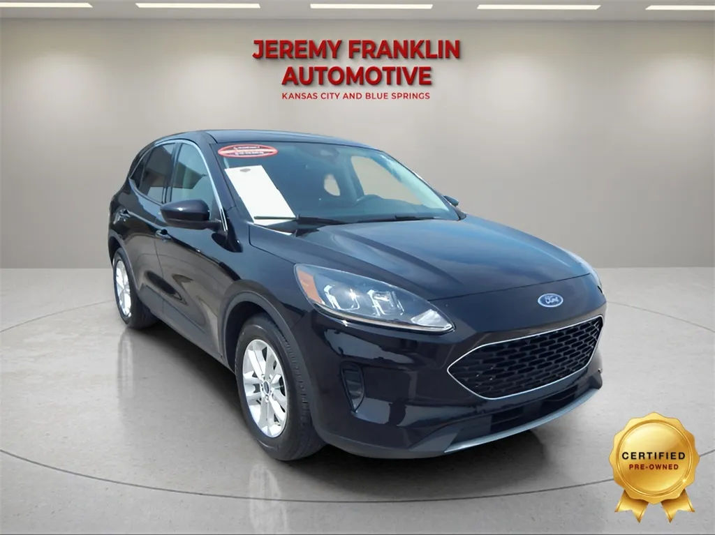 Black 2021 Ford Escape SE for sale in Blue Springs, MO