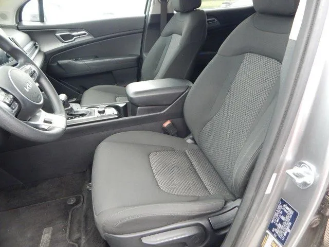 2024 Kia Sportage LX - Photo 18