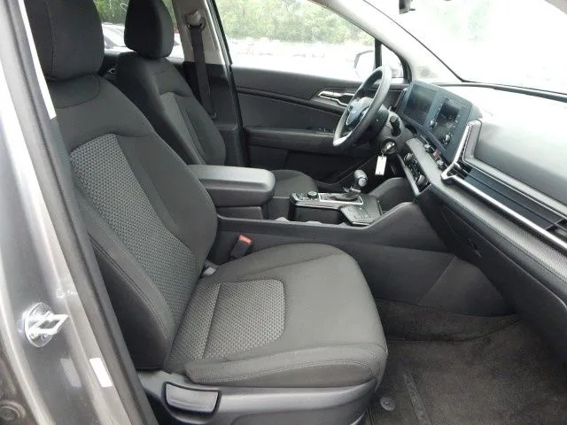 2024 Kia Sportage LX - Photo 24