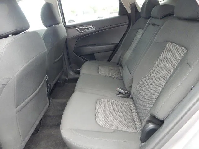 2024 Kia Sportage LX - Photo 16