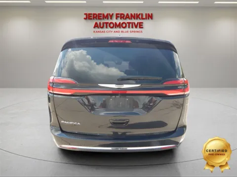 More photos of 2022 Chrysler Pacifica Touring L at Jeremy Franklin Automotive of Blue Springs, MO