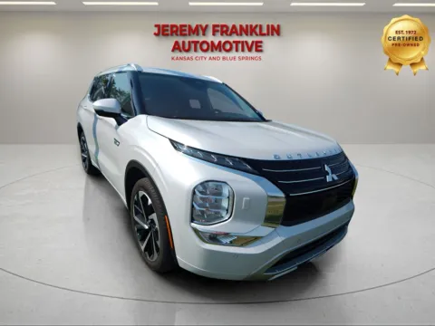 White 2023 Mitsubishi Outlander PHEV SEL for sale in Blue Springs, MO
