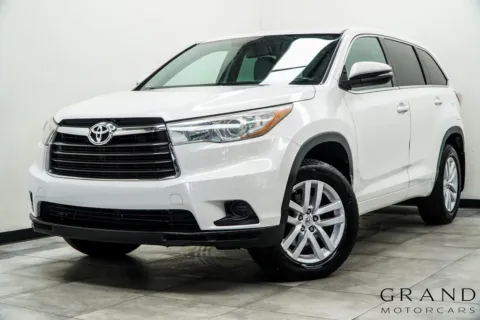 White 2015 Toyota Highlander LE V6 for sale in Marietta, GA
