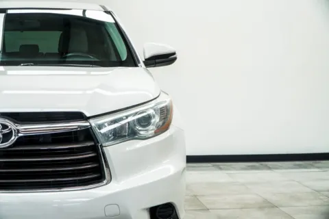 More photos of 2015 Toyota Highlander LE V6 at Grand Motorcars Marietta, GA