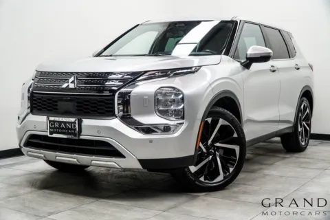 Silver 2024 Mitsubishi Outlander SE for sale in Marietta, GA