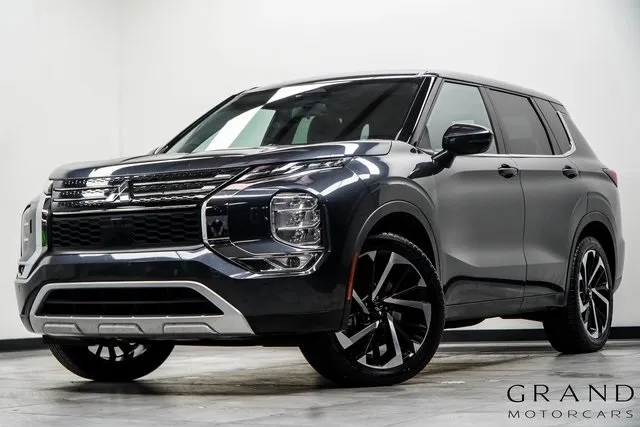 Silver 2024 Mitsubishi Outlander SE for sale in Marietta, GA