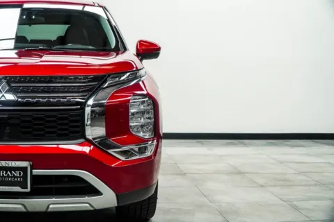 More photos of 2024 Mitsubishi Outlander SE at Grand Motorcars Marietta, GA