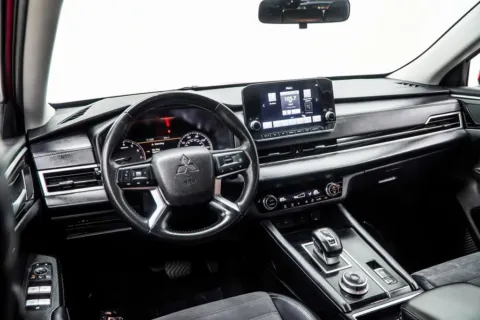 More photos of 2024 Mitsubishi Outlander SE at Grand Motorcars Marietta, GA