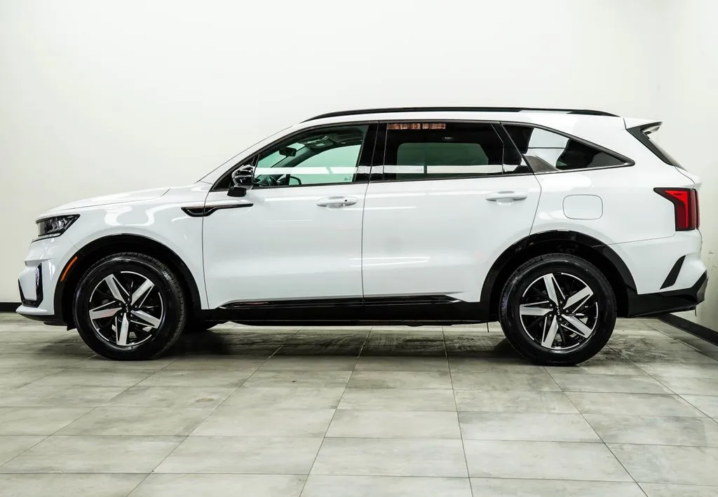 2023 Kia Sorento S - Photo 10