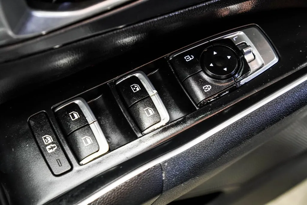 2023 Kia Sorento S - Photo 45