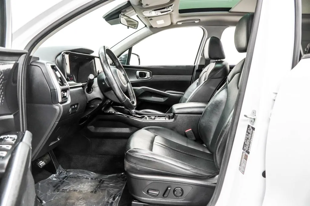 2023 Kia Sorento S - Photo 17