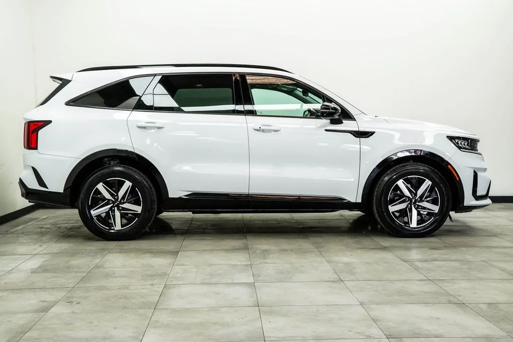 2023 Kia Sorento S - Photo 7