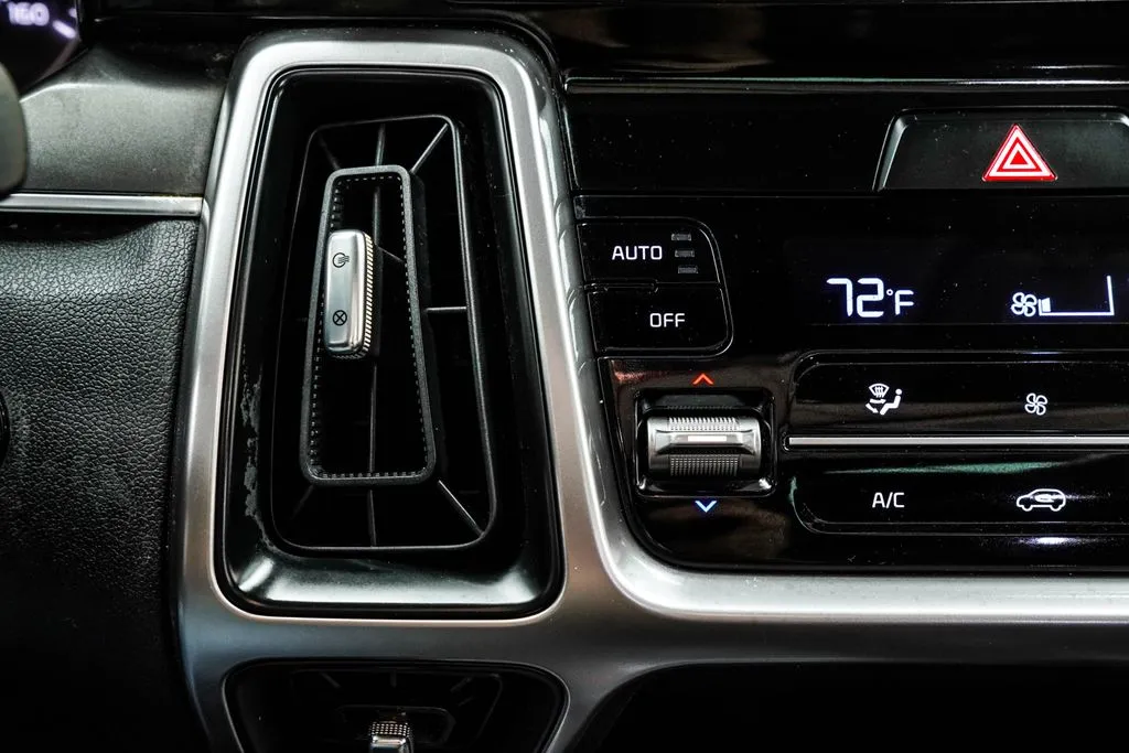 2023 Kia Sorento S - Photo 30