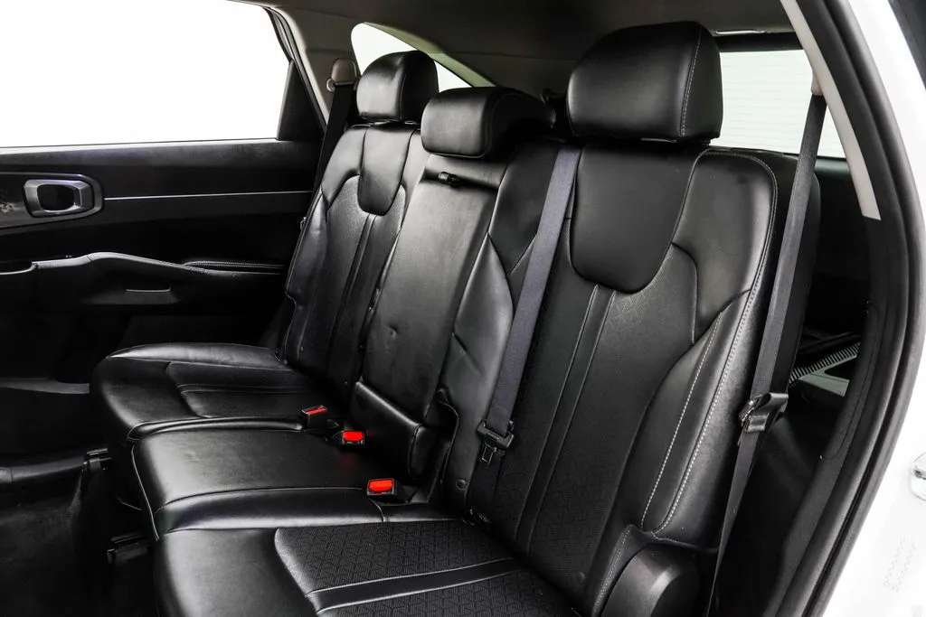 2023 Kia Sorento S - Photo 18