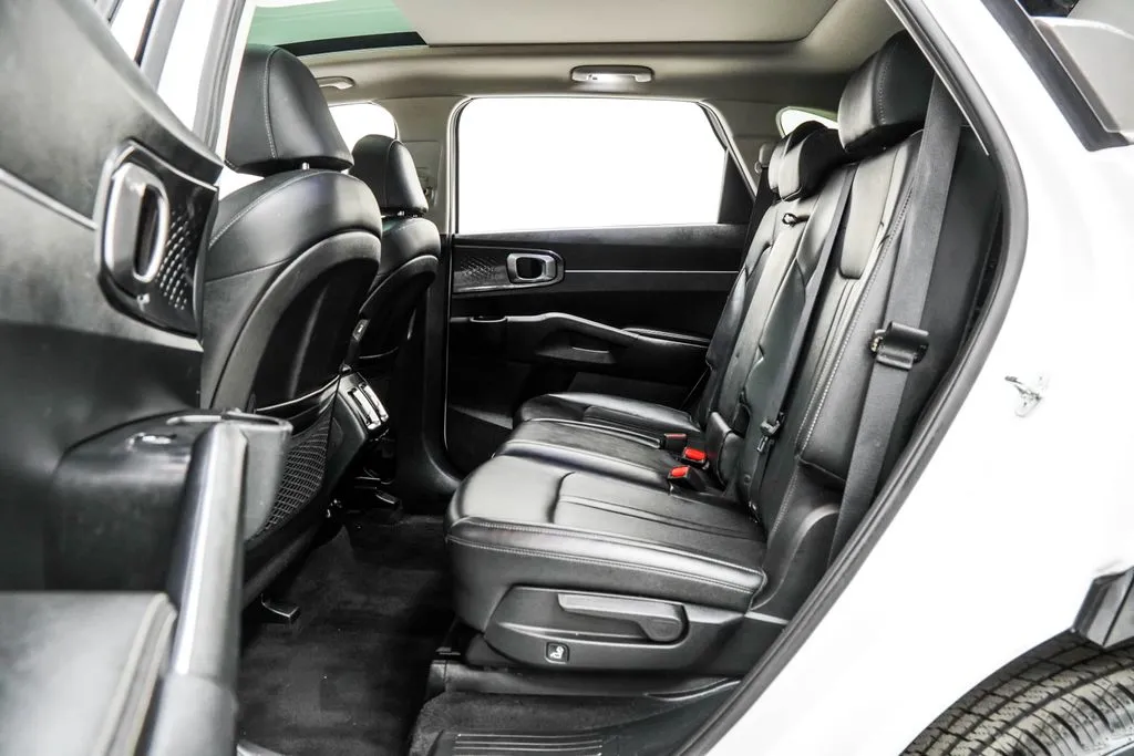 2023 Kia Sorento S - Photo 19