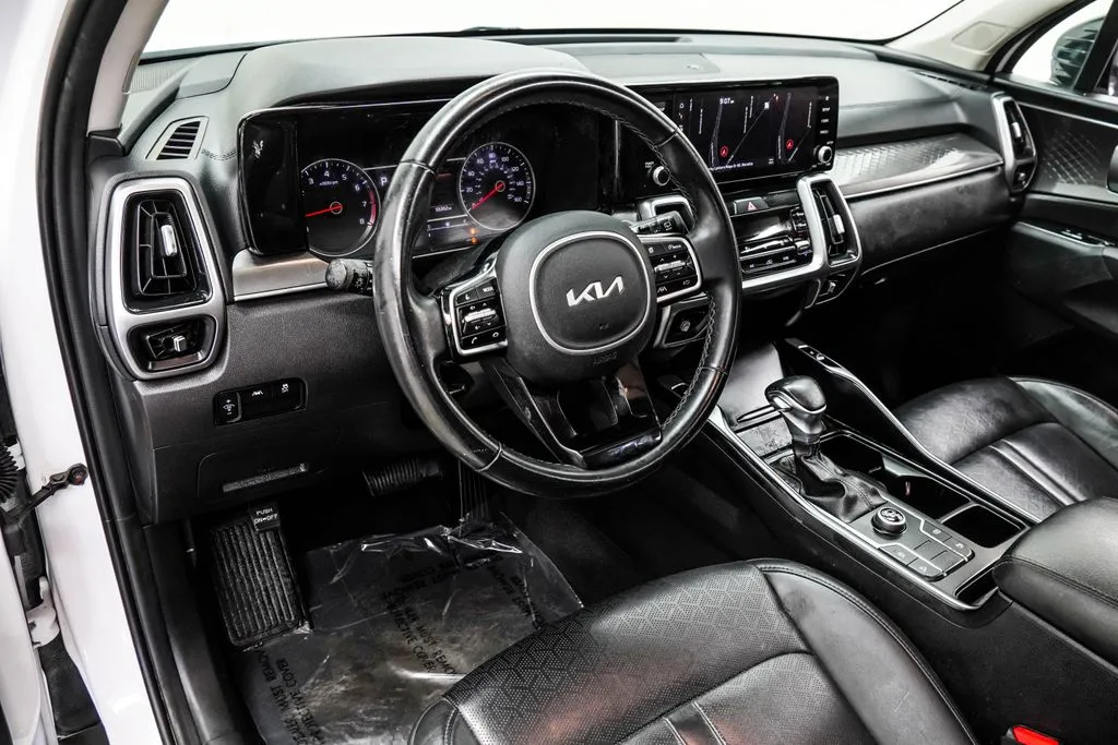 2023 Kia Sorento S - Photo 21