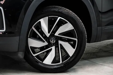 Another view of 2024 Volkswagen Atlas 2.0T SE w/Technology for sale in Marietta, GA at Grand Motorcars Marietta