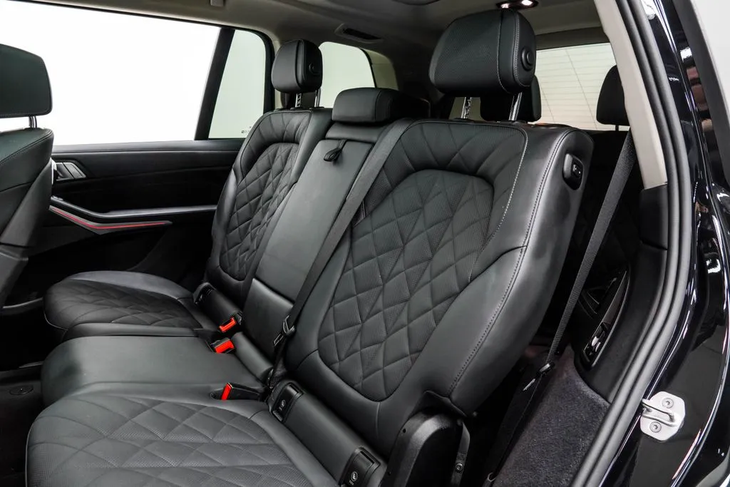 2025 BMW X7 40i - Photo 18