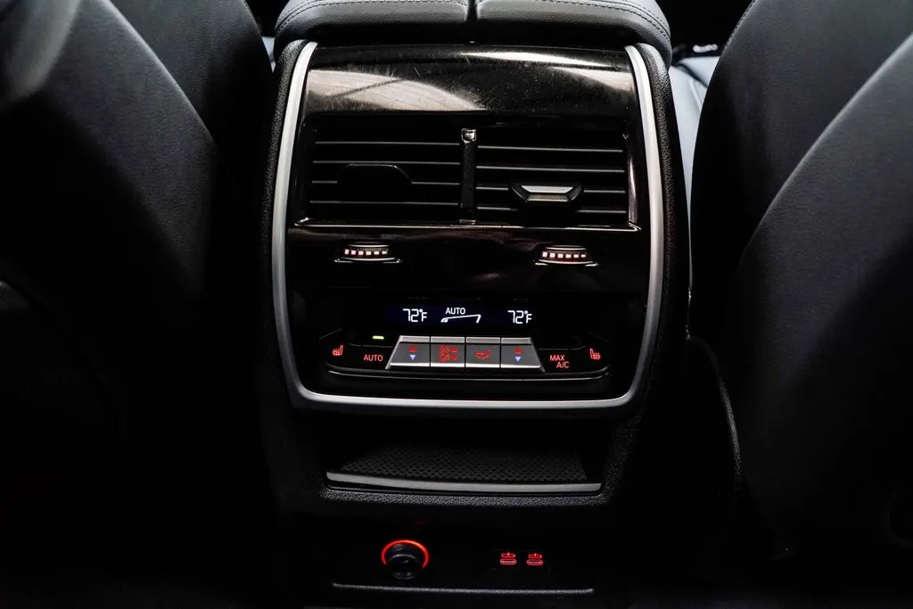 2025 BMW X7 40i - Photo 27