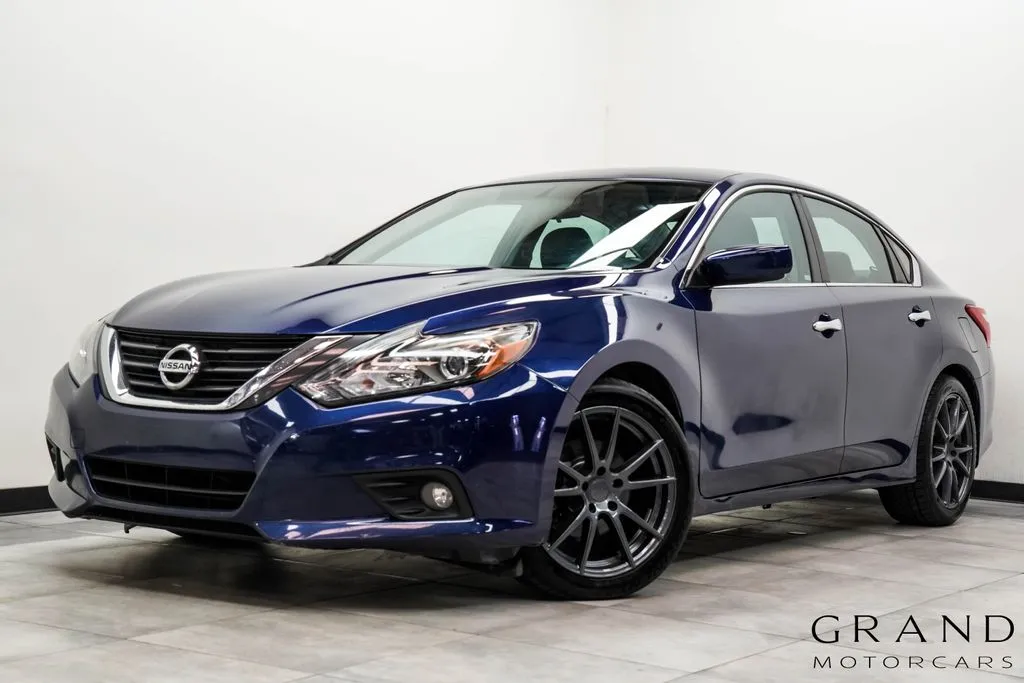 Blue 2016 Nissan Altima 3.5 SR for sale in Marietta, GA