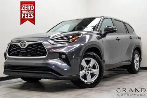 Gray 2025 Toyota Highlander LE for sale in Marietta, GA