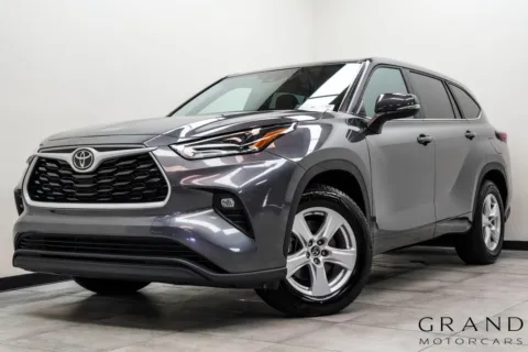 Gray 2025 Toyota Highlander LE for sale in Marietta, GA