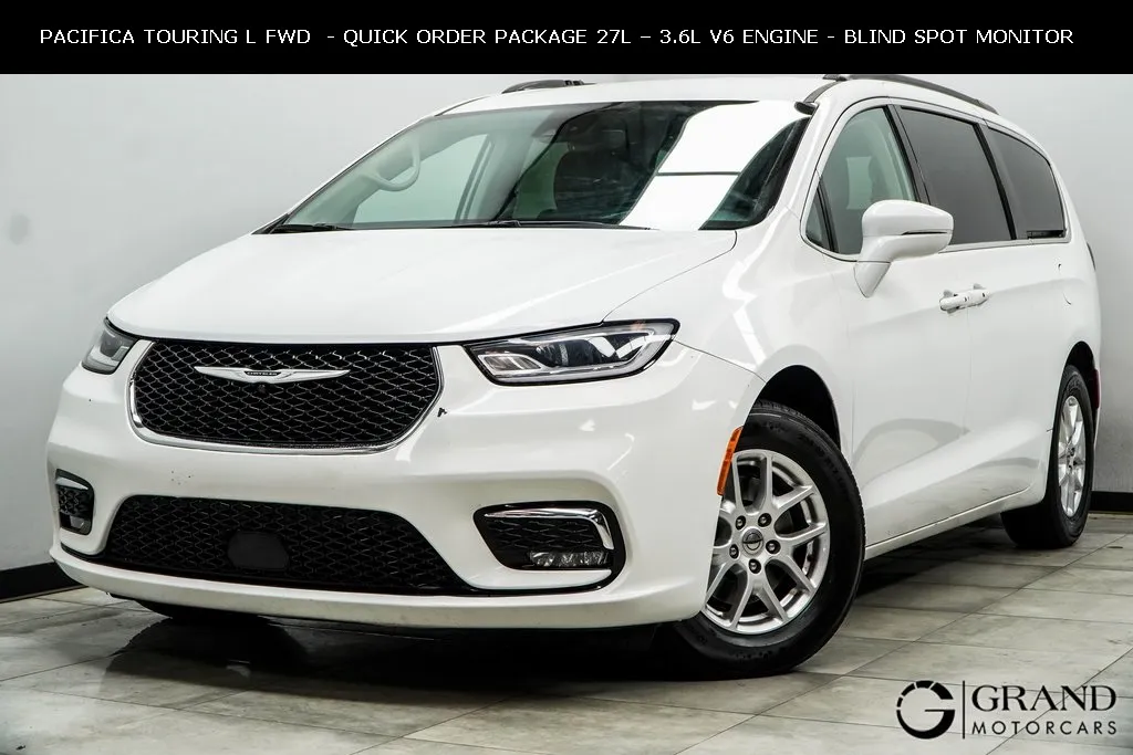 White 2022 Chrysler Pacifica Touring L for sale in Marietta, GA