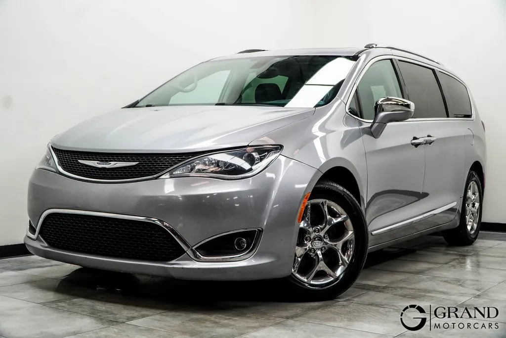 Silver 2018 Chrysler Pacifica Limited for sale in Marietta, GA