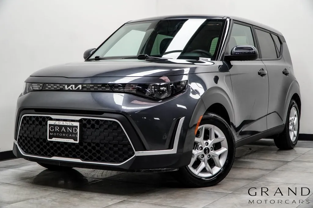 Gray 2023 Kia Soul LX for sale in Marietta, GA