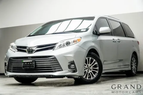 Silver 2019 Toyota Sienna XLE for sale in Kennesaw, GA