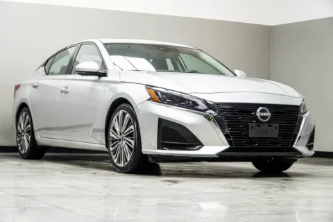 More photos of 2023 Nissan Altima 2.5 SL at Grand Motorcars Kennesaw, GA