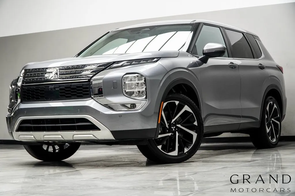 Gray 2024 Mitsubishi Outlander SE for sale in Kennesaw, GA