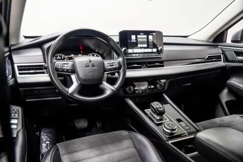 More photos of 2024 Mitsubishi Outlander SE at Grand Motorcars Kennesaw, GA