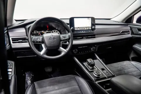 More photos of 2024 Mitsubishi Outlander SE at Grand Motorcars Kennesaw, GA