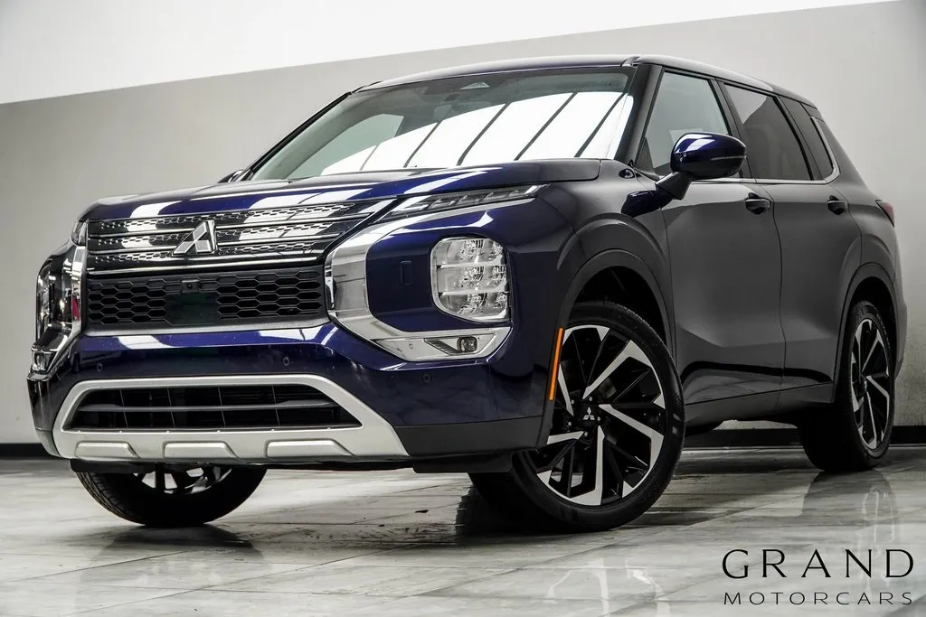 Silver 2024 Mitsubishi Outlander SE for sale in Kennesaw, GA