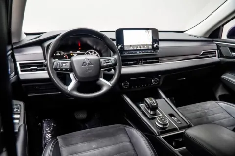 More photos of 2024 Mitsubishi Outlander SE at Grand Motorcars Kennesaw, GA