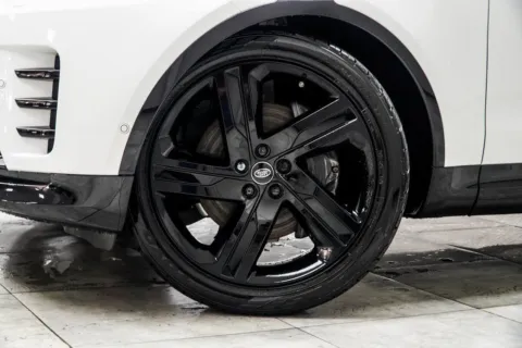 Another view of 2024 Land Rover Discovery Dynamic SE for sale in Kennesaw, GA at Grand Motorcars Kennesaw