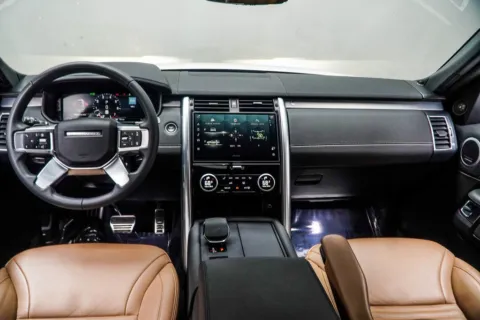 More photos of 2024 Land Rover Discovery Dynamic SE at Grand Motorcars Kennesaw, GA