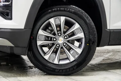 Another view of 2025 Chevrolet Equinox LT for sale in Kennesaw, GA at Grand Motorcars Kennesaw