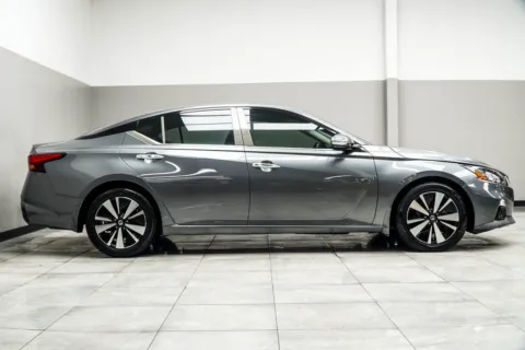 More photos of 2022 Nissan Altima 2.5 SL at Grand Motorcars Kennesaw, GA