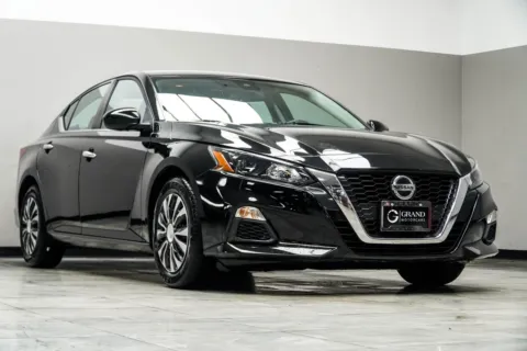 More photos of 2022 Nissan Altima 2.5 S at Grand Motorcars Kennesaw, GA