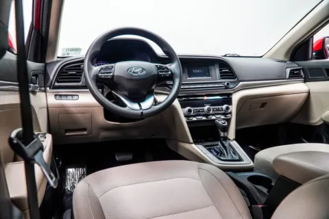 More photos of 2020 Hyundai Elantra SE at Grand Motorcars Kennesaw, GA