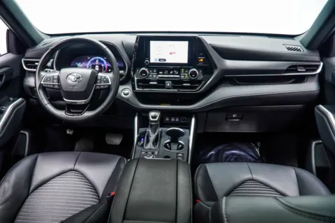 More photos of 2025 Toyota Highlander XSE at Grand Motorcars Kennesaw, GA