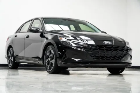 More photos of 2022 Hyundai Elantra SEL at Grand Motorcars Kennesaw, GA