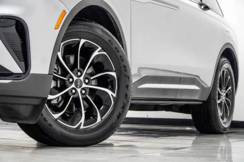 More photos of 2025 Lincoln Nautilus Premiere at Grand Motorcars Kennesaw, GA