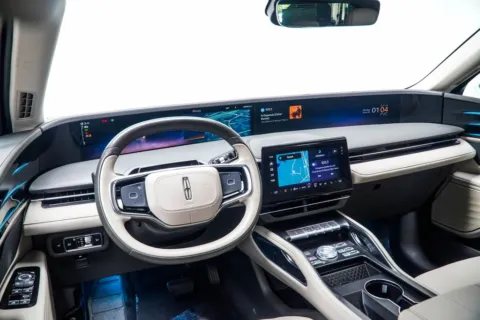 More photos of 2025 Lincoln Nautilus Premiere at Grand Motorcars Kennesaw, GA