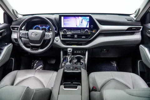 More photos of 2023 Toyota Highlander Platinum at Grand Motorcars Kennesaw, GA