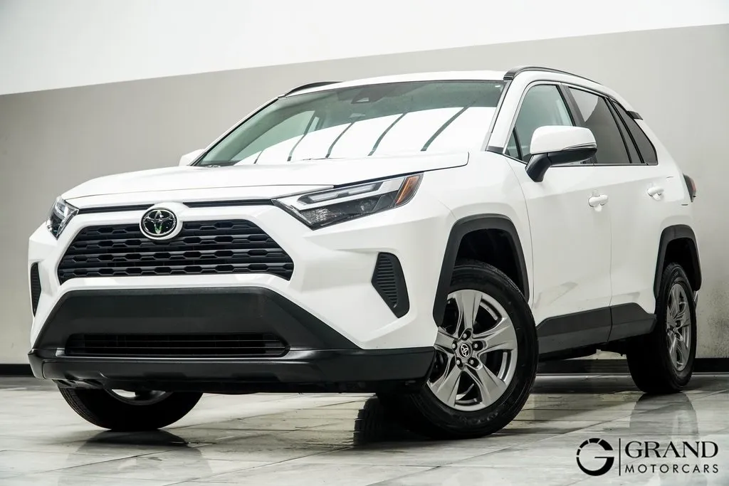 White 2024 Toyota RAV4 XLE for sale in Kennesaw, GA