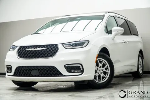 White 2022 Chrysler Pacifica Touring L for sale in Kennesaw, GA