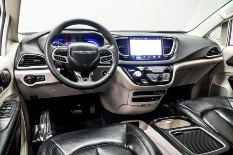 More photos of 2022 Chrysler Pacifica Touring L at Grand Motorcars Kennesaw, GA